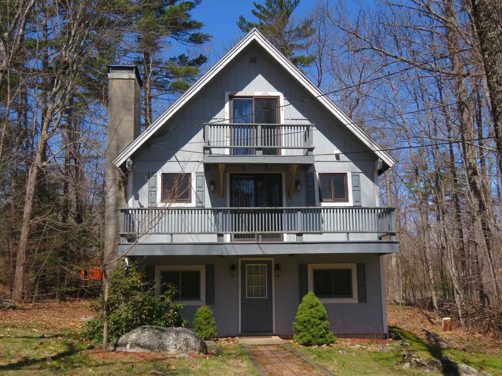 82 Suissevale Avenue Moultonborough NH 03254
