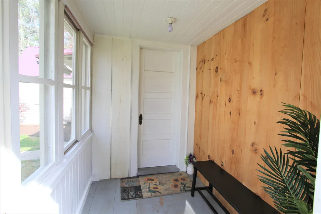 16 Thorne Road Kingston NH 03848