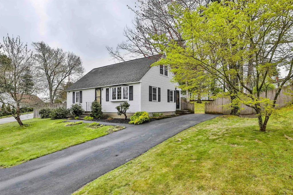 8 Glen Drive Nashua NH 03062