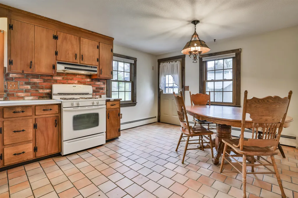 8 Glen Drive Nashua NH 03062