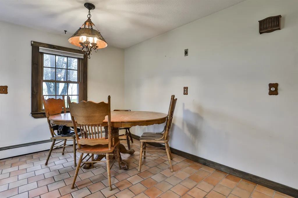 8 Glen Drive Nashua NH 03062