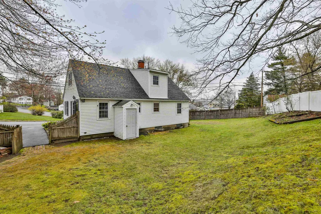8 Glen Drive Nashua NH 03062