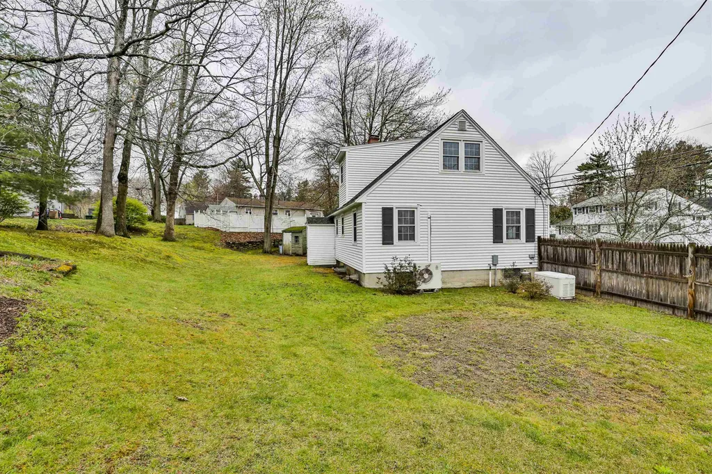 8 Glen Drive Nashua NH 03062