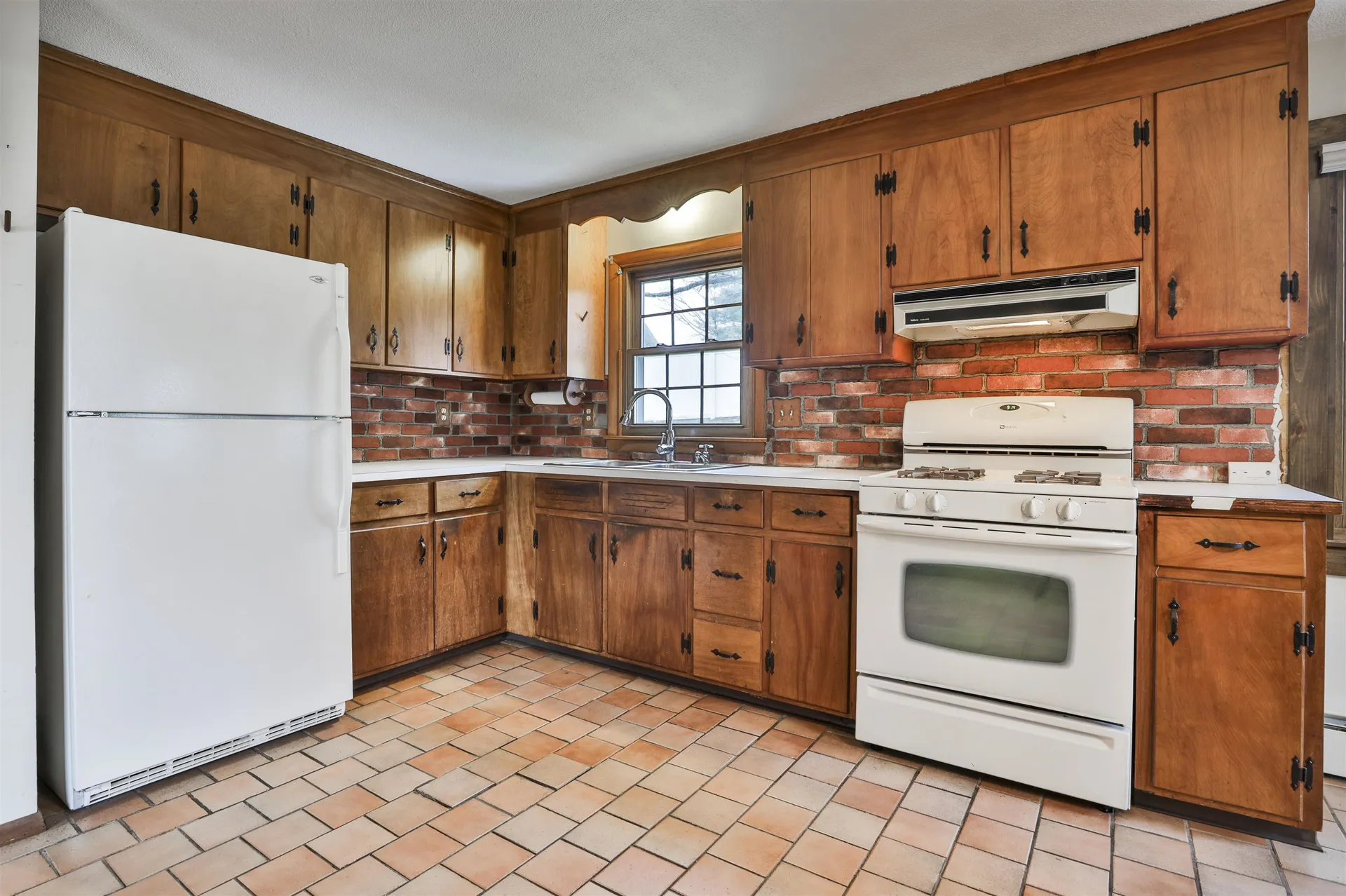 8 Glen Drive Nashua NH 03062