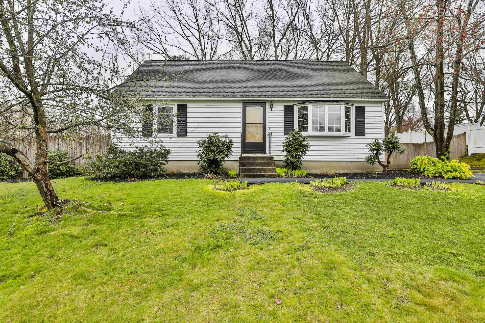 8 Glen Drive Nashua NH 03062
