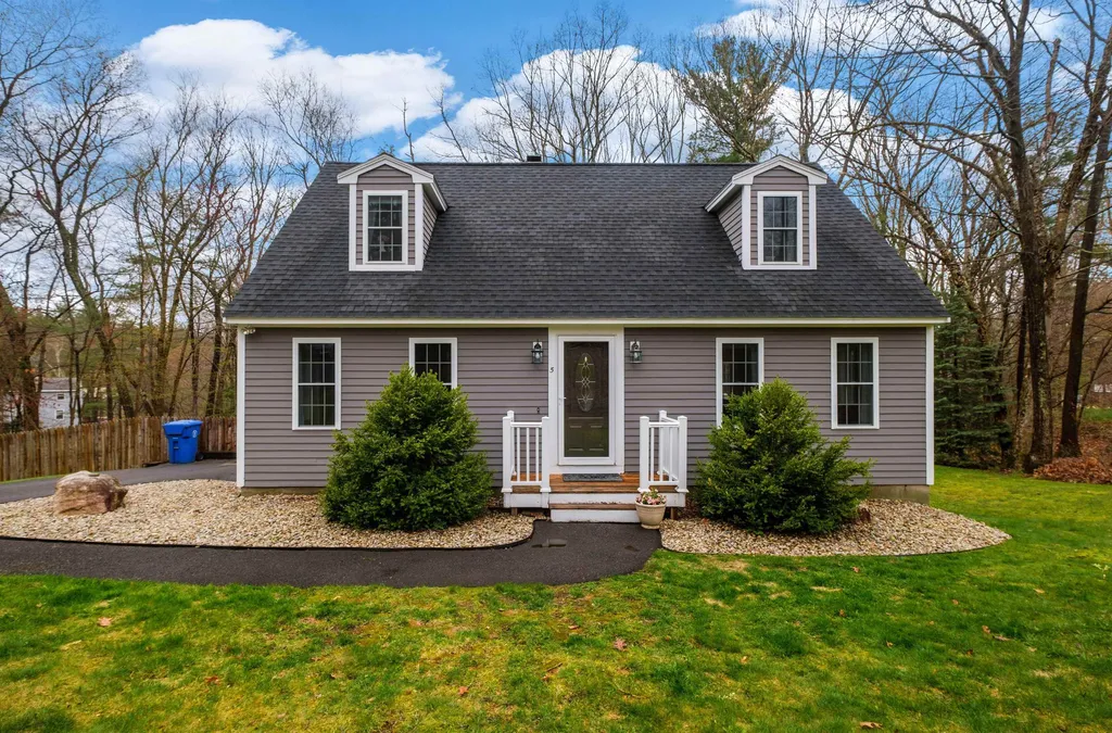5 Laurel Hill Road Londonderry NH 03053