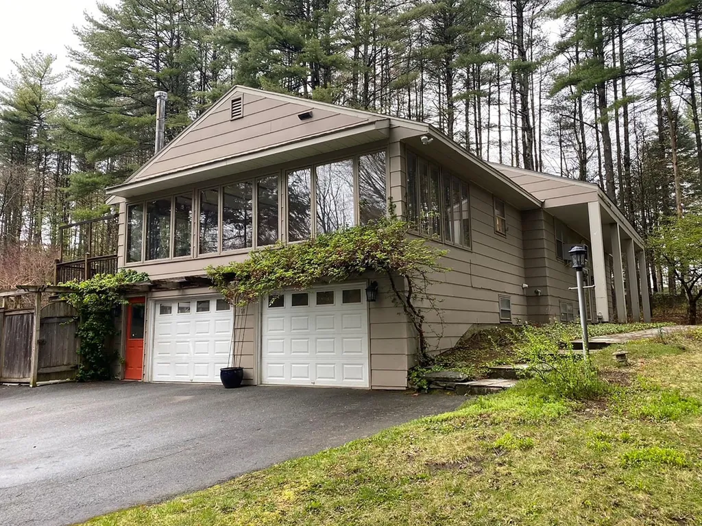 57 Meetinghouse Lane Brattleboro VT 05301