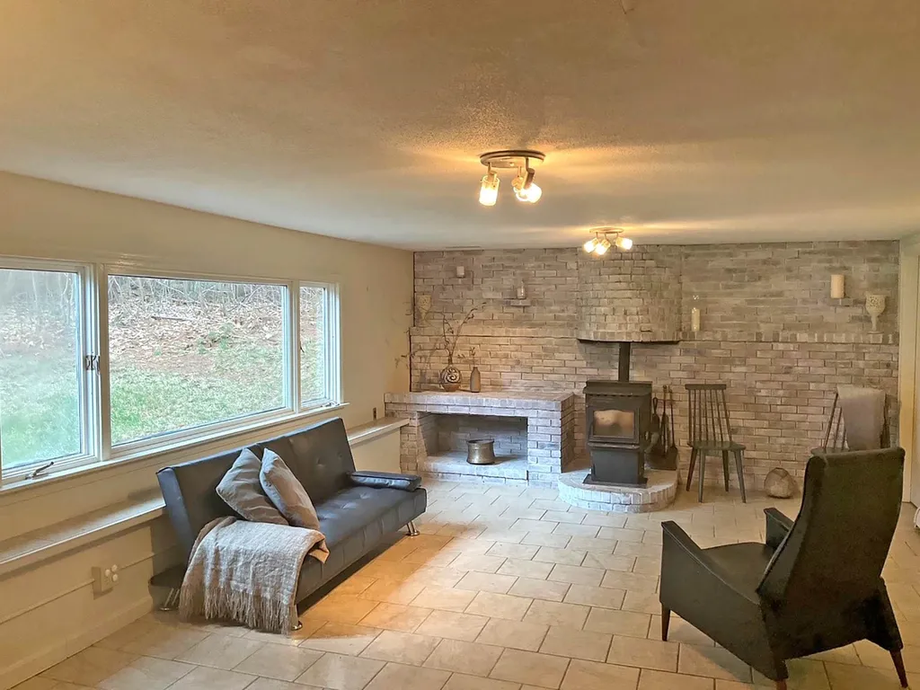 57 Meetinghouse Lane Brattleboro VT 05301