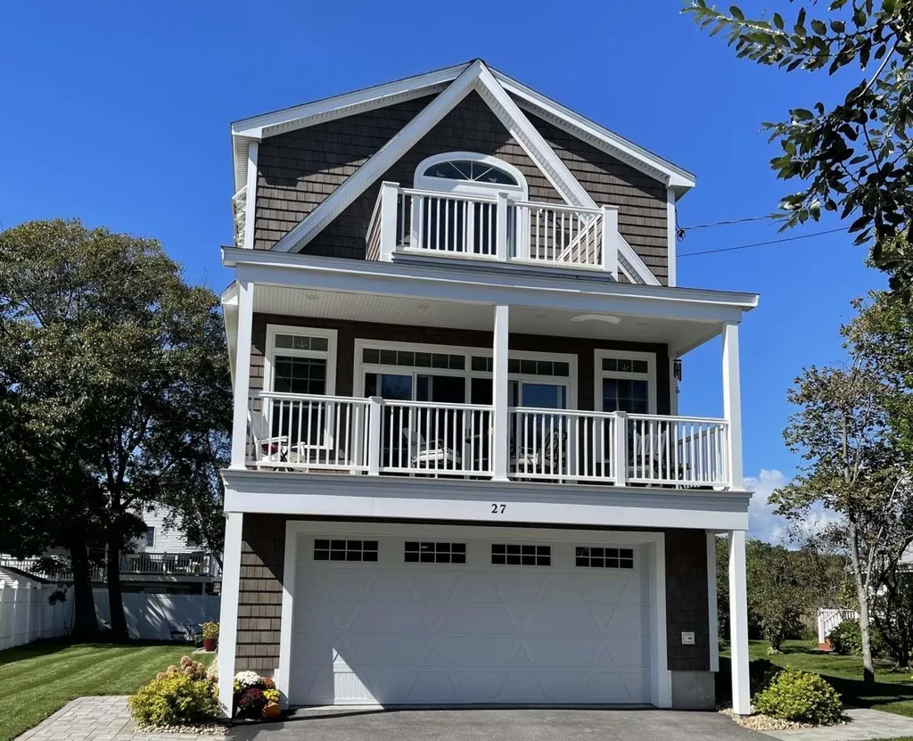 27 Pearl Street Hampton NH 03842