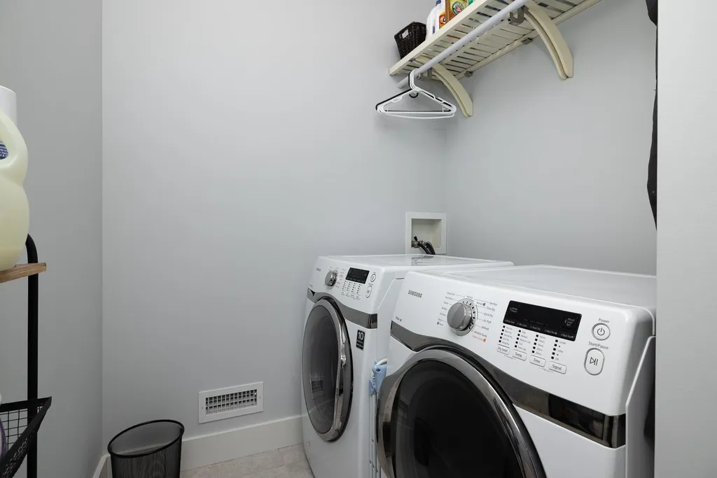 34 Winnicut Road North Hampton NH 03862