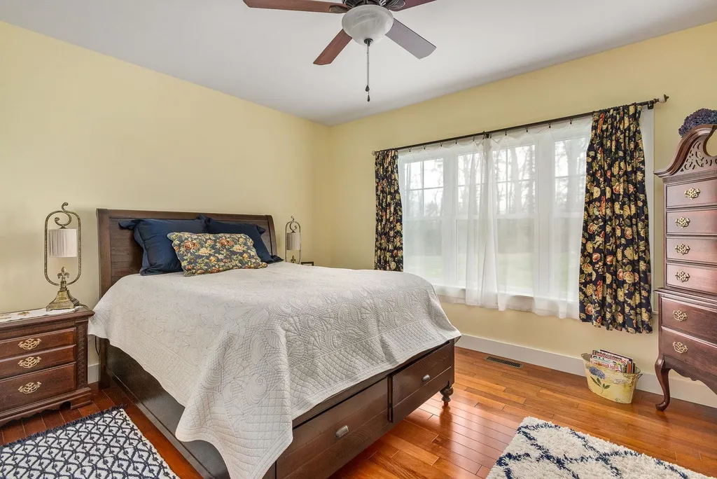 34 Winnicut Road North Hampton NH 03862