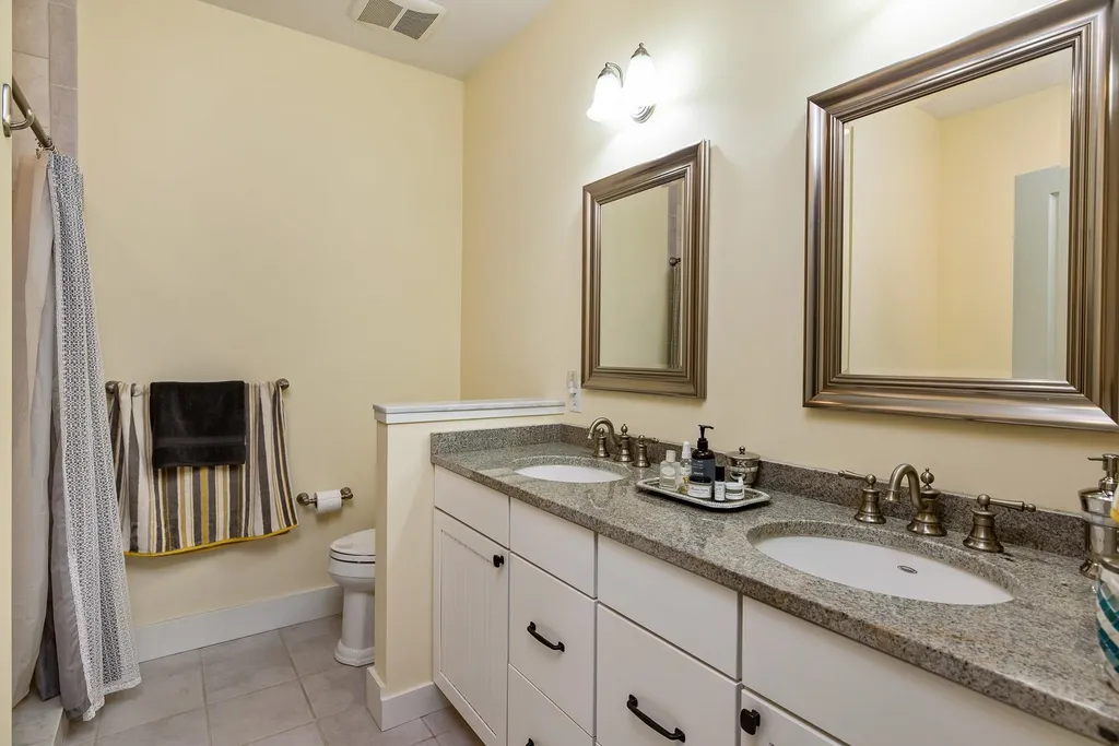 34 Winnicut Road North Hampton NH 03862