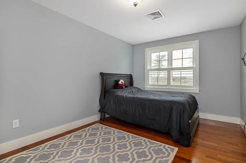 34 Winnicut Road North Hampton NH 03862