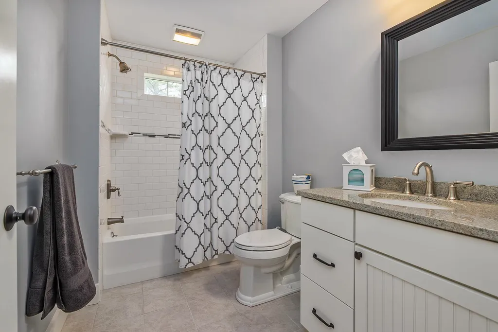 34 Winnicut Road North Hampton NH 03862