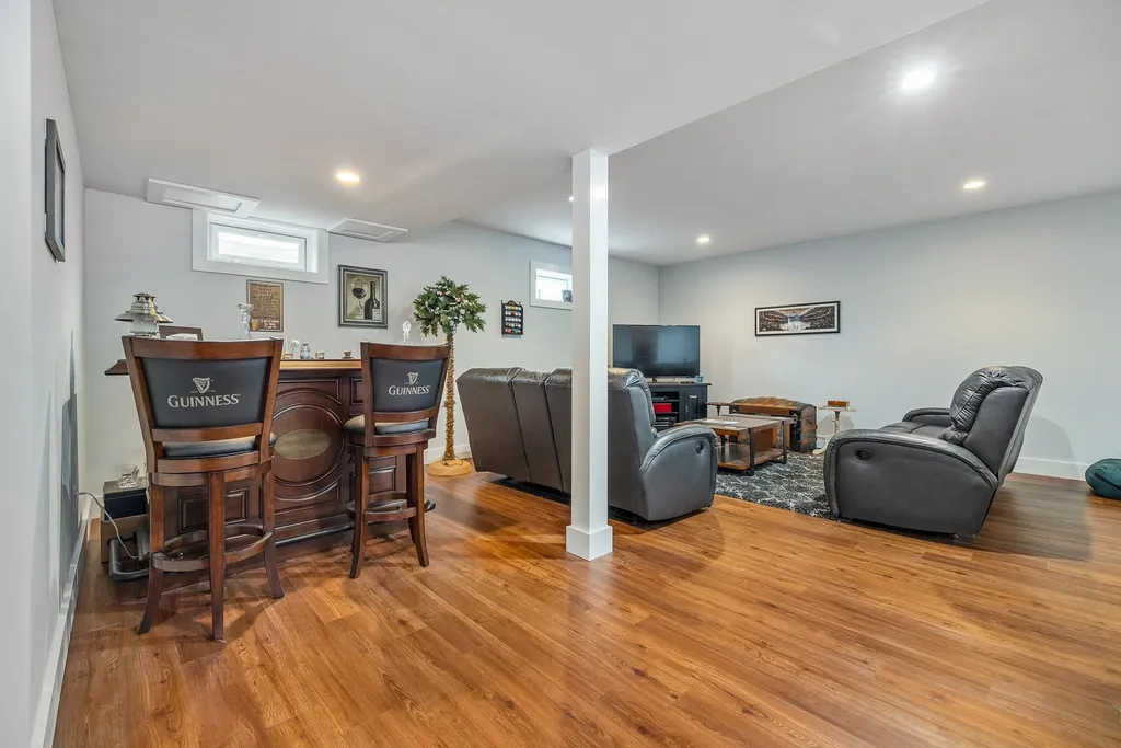 34 Winnicut Road North Hampton NH 03862