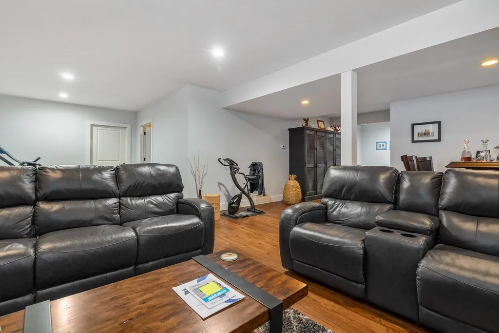 34 Winnicut Road North Hampton NH 03862