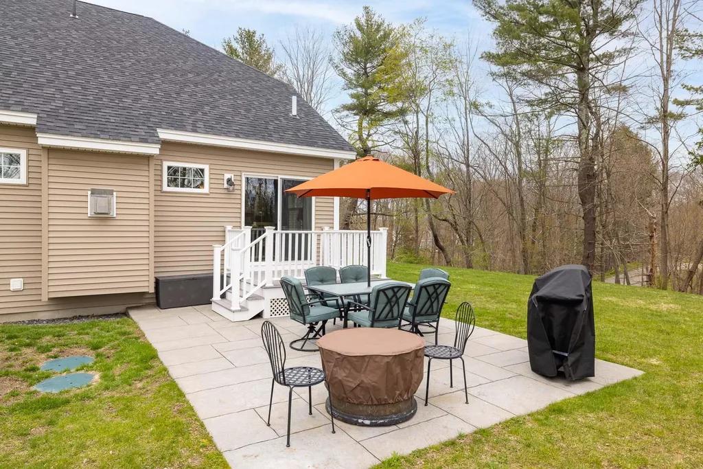 34 Winnicut Road North Hampton NH 03862