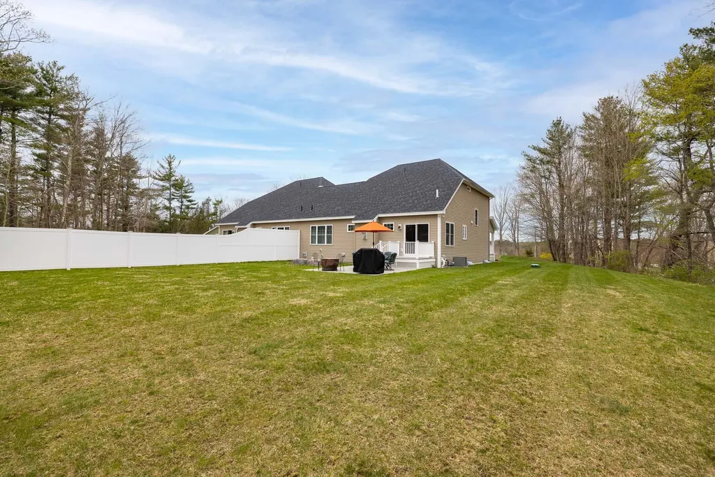 34 Winnicut Road North Hampton NH 03862