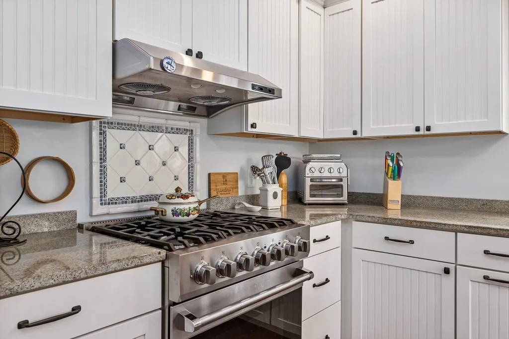 34 Winnicut Road North Hampton NH 03862