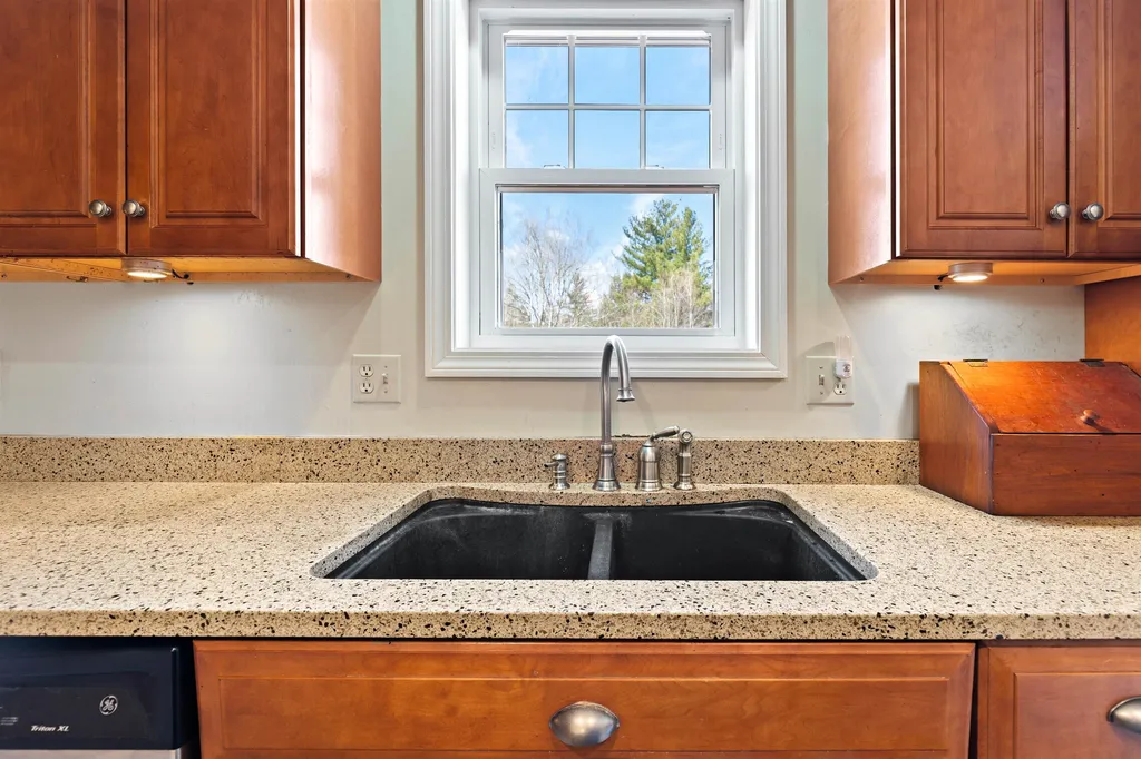 14 S Ridge Road Bradford NH 03221