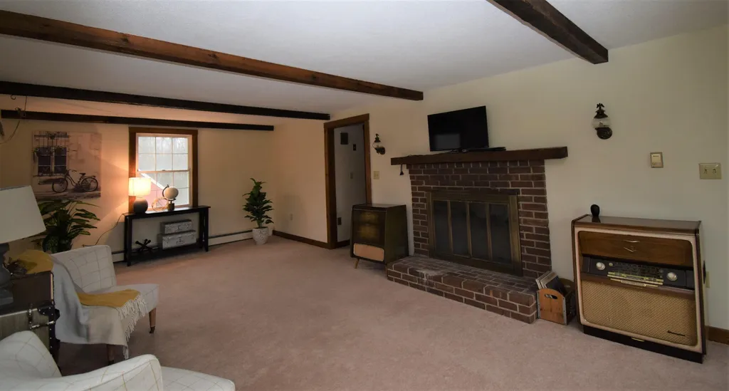 14 Exeter Road Kingston NH 03848