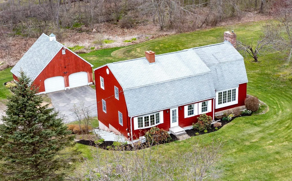 14 Exeter Road Kingston NH 03848