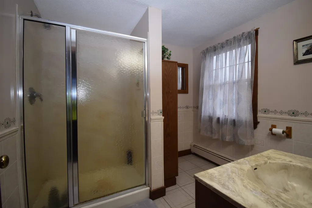 14 Exeter Road Kingston NH 03848