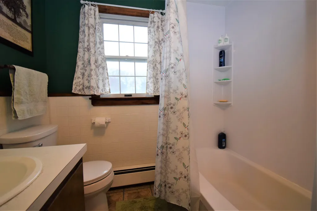 14 Exeter Road Kingston NH 03848