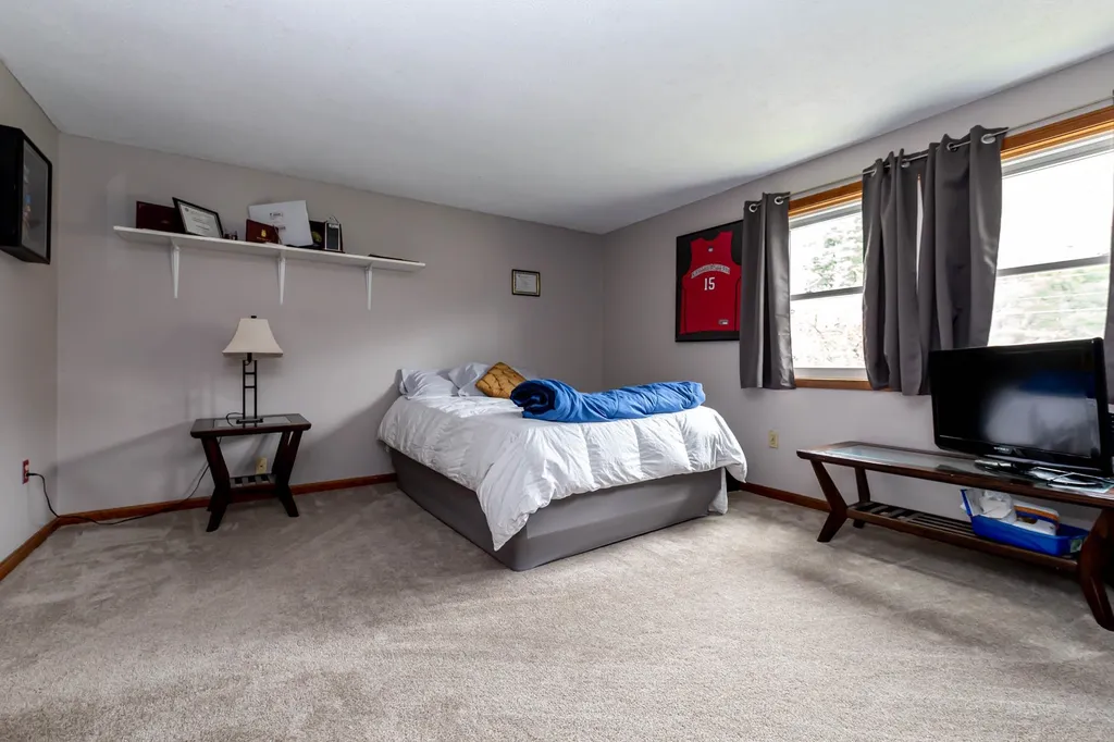 25b Lund Drive Hudson NH 03051