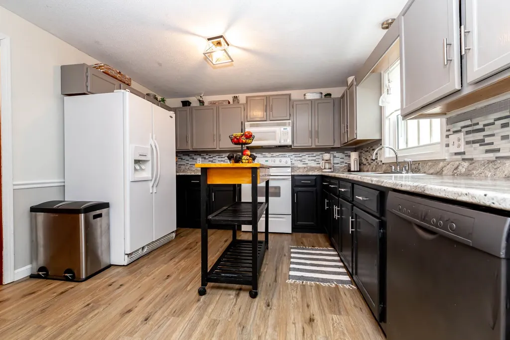 25b Lund Drive Hudson NH 03051