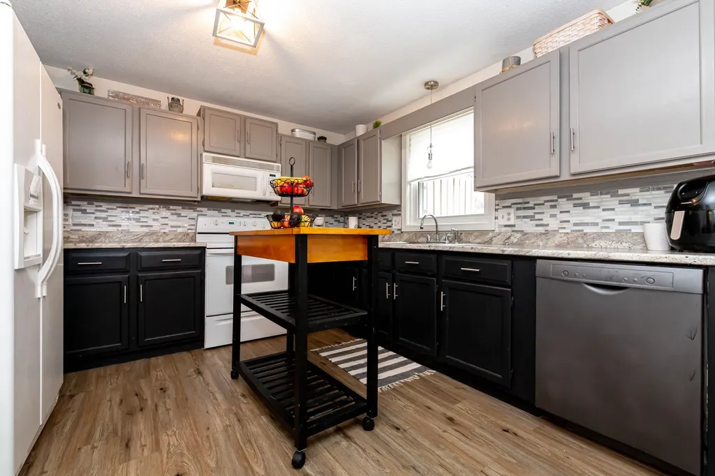 25b Lund Drive Hudson NH 03051