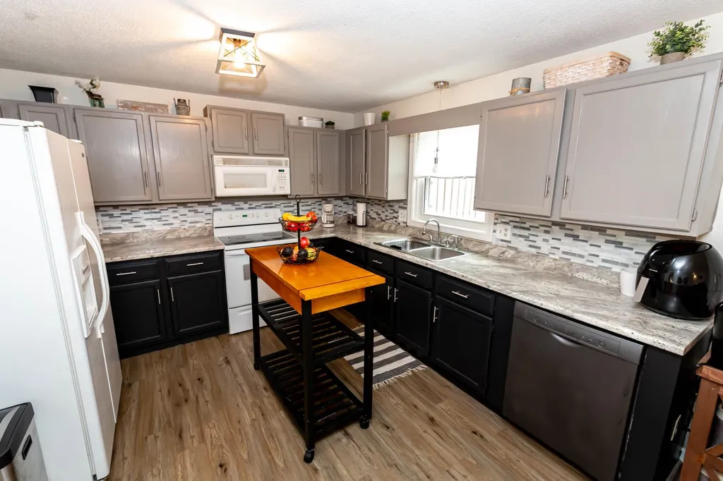 25b Lund Drive Hudson NH 03051