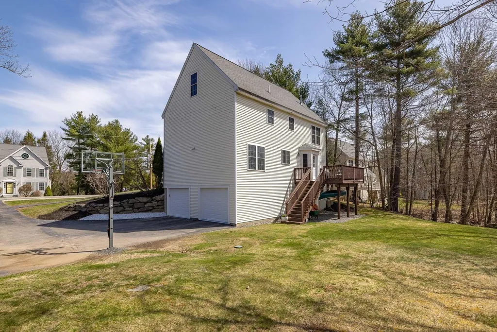 76 Ladyslipper Drive Newmarket NH 03857