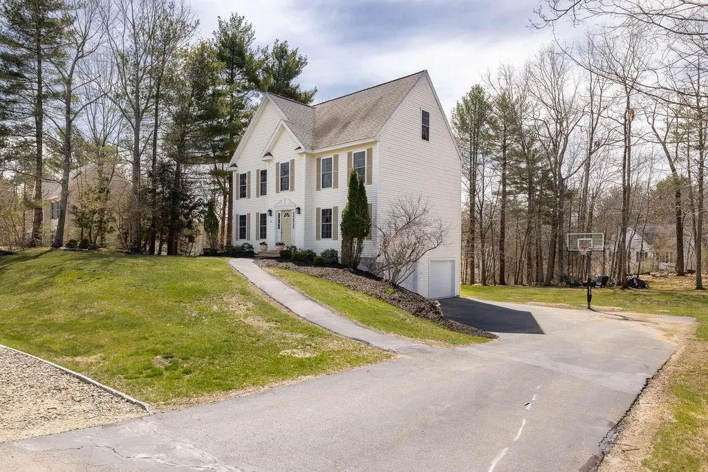 76 Ladyslipper Drive Newmarket NH 03857