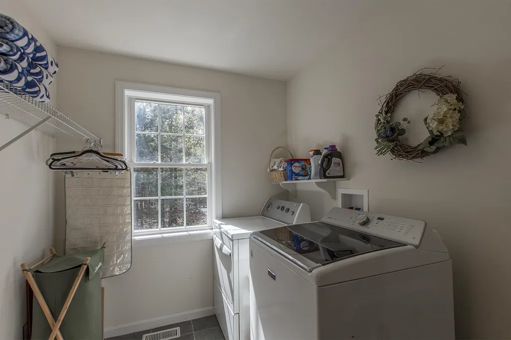 79 Mohawk Lane Brentwood NH 03833