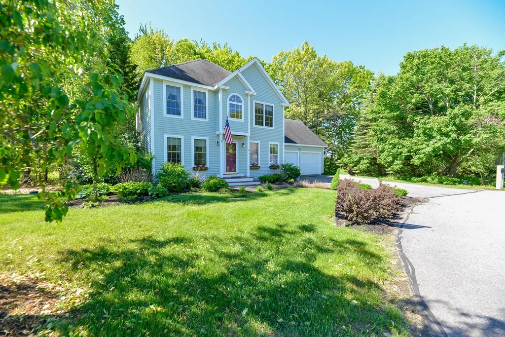 6 Dundee Circle Stratham NH 03885