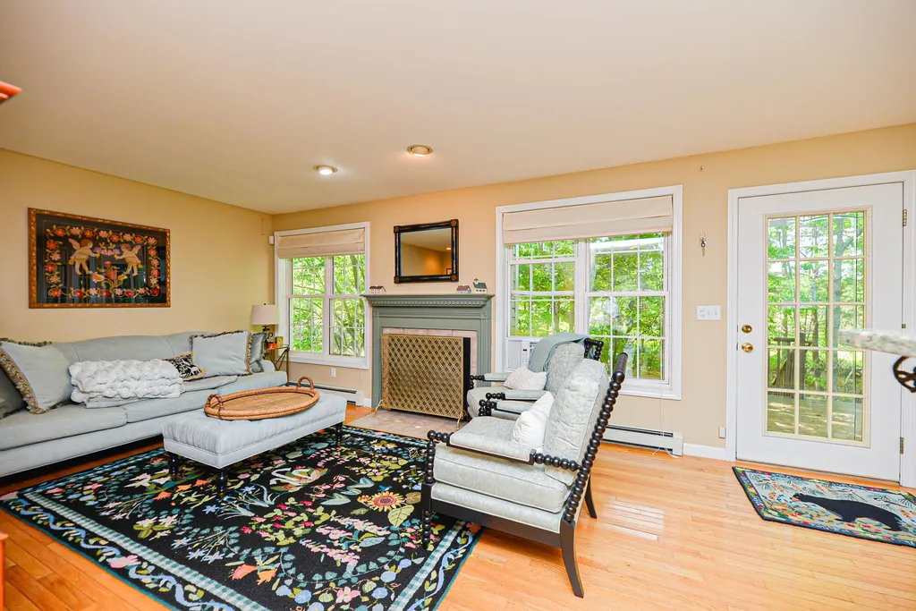 6 Dundee Circle Stratham NH 03885