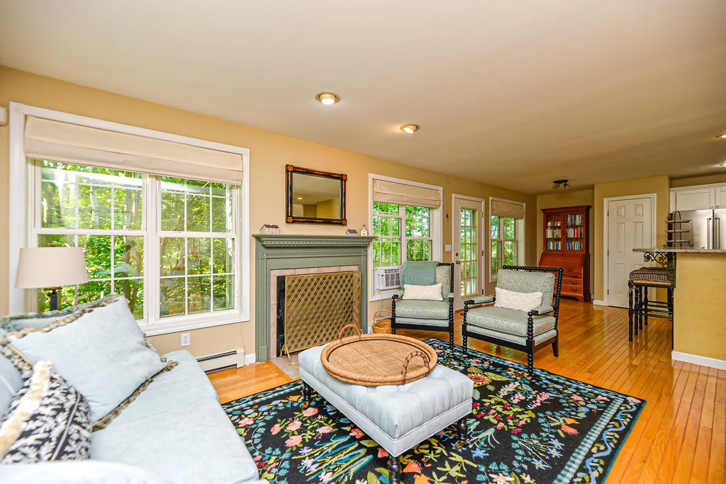 6 Dundee Circle Stratham NH 03885