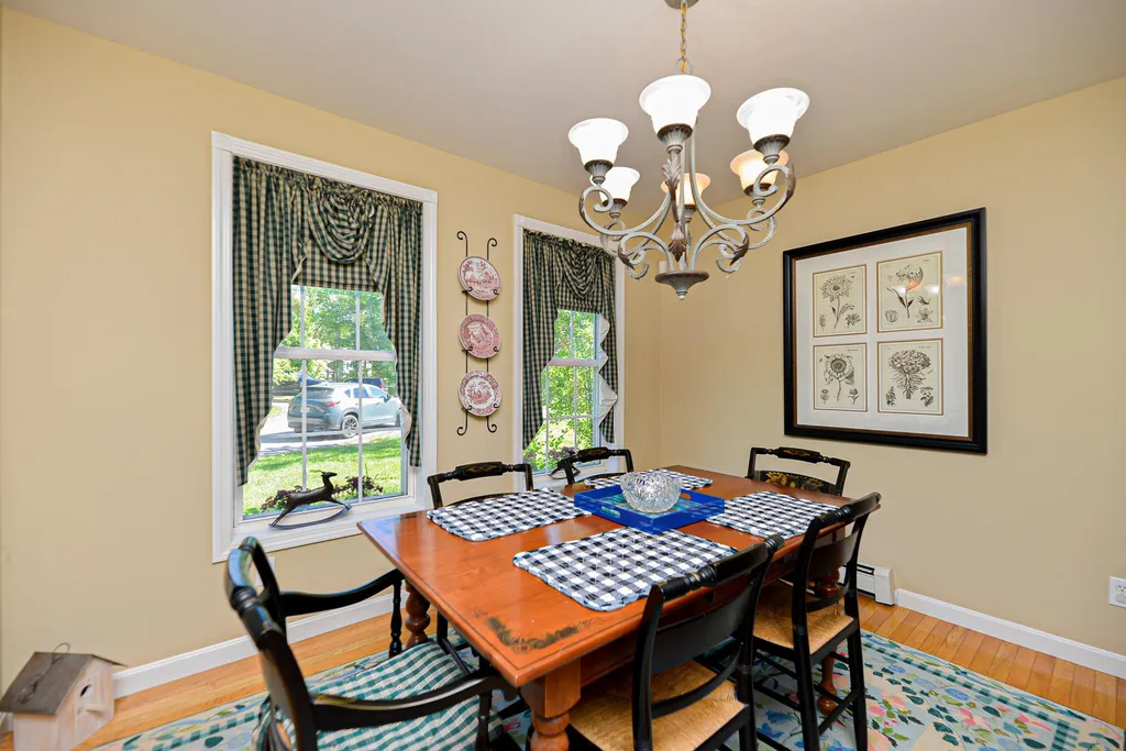 6 Dundee Circle Stratham NH 03885