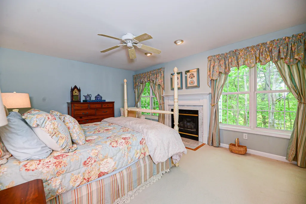6 Dundee Circle Stratham NH 03885