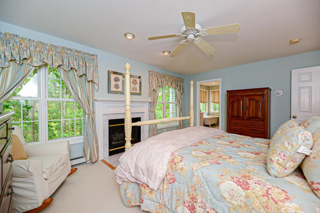 6 Dundee Circle Stratham NH 03885