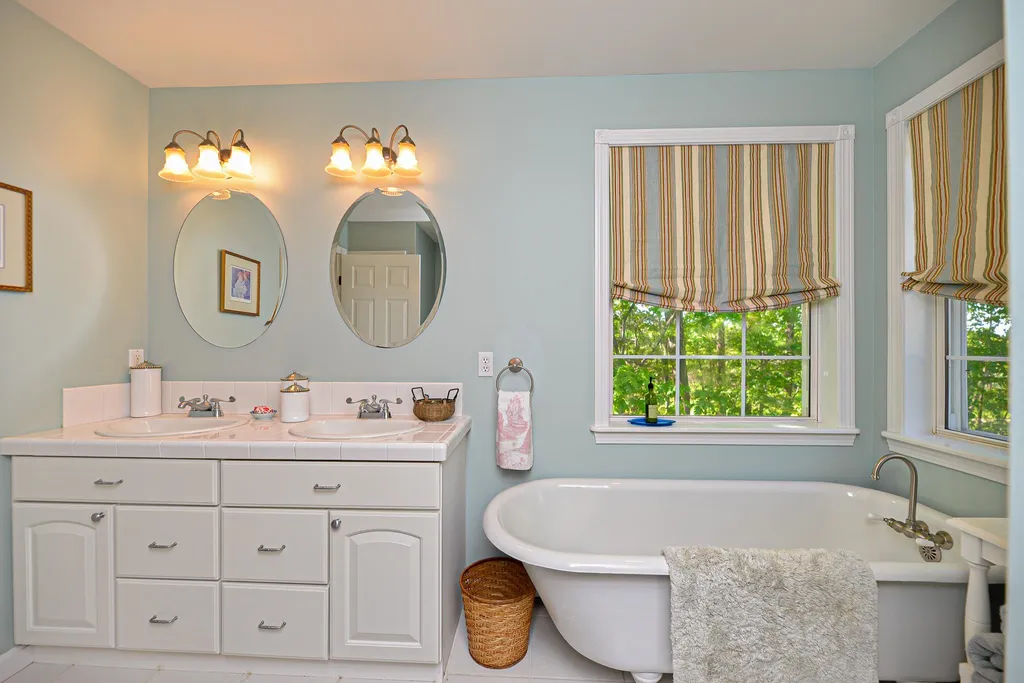 6 Dundee Circle Stratham NH 03885