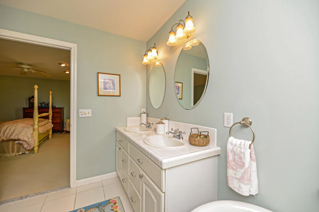 6 Dundee Circle Stratham NH 03885