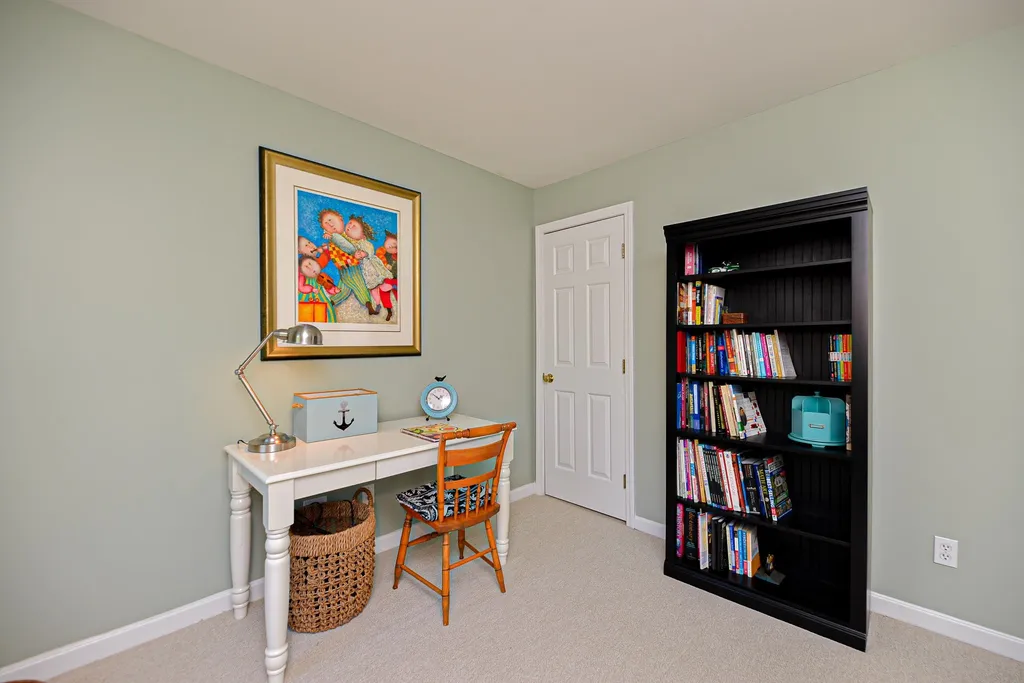 6 Dundee Circle Stratham NH 03885