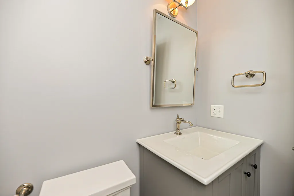 6 Dundee Circle Stratham NH 03885