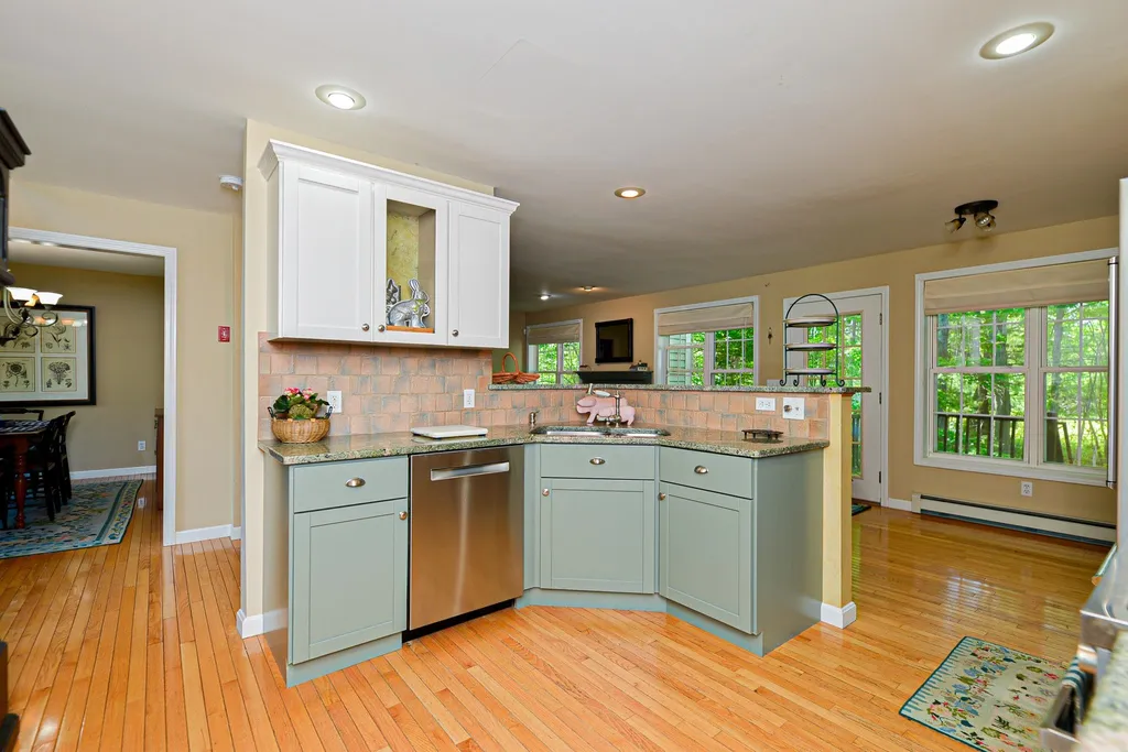 6 Dundee Circle Stratham NH 03885