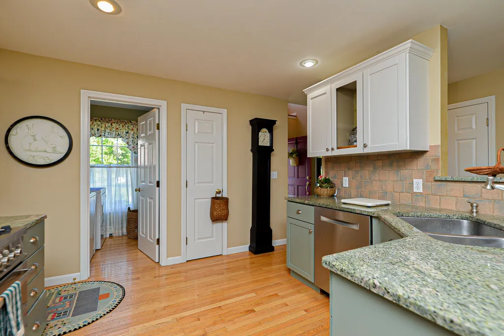 6 Dundee Circle Stratham NH 03885