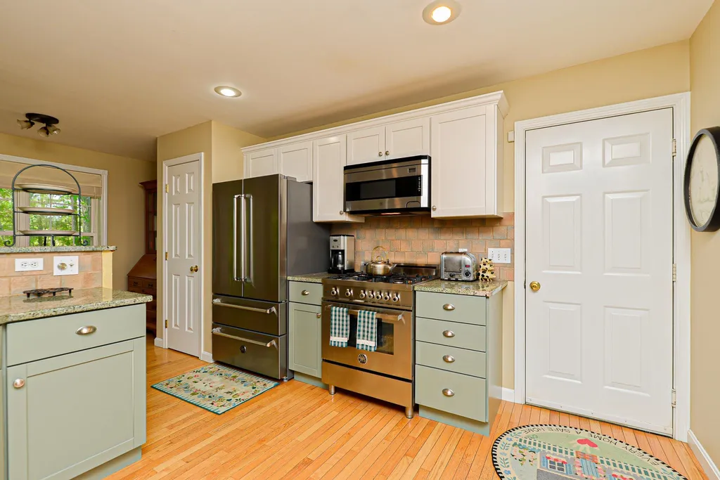 6 Dundee Circle Stratham NH 03885