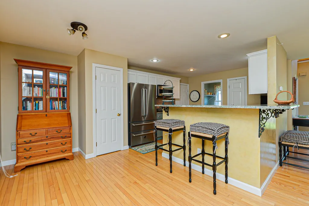 6 Dundee Circle Stratham NH 03885