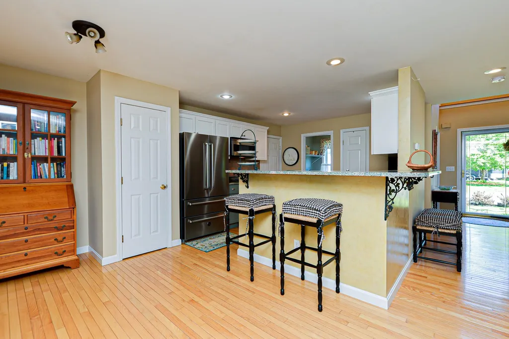 6 Dundee Circle Stratham NH 03885